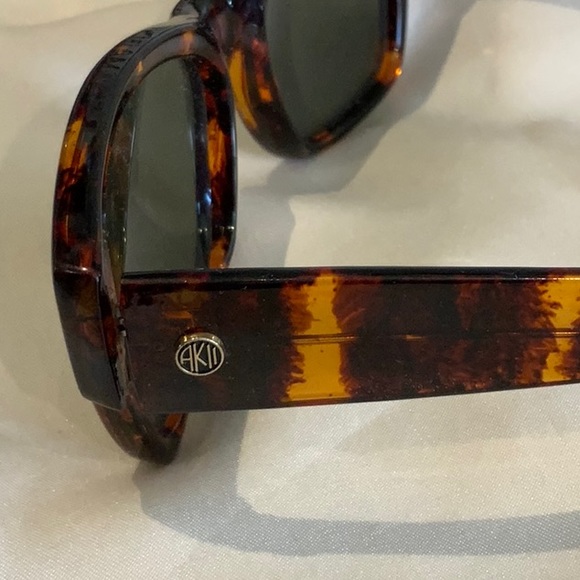 NOT AVAILABLE - Picture 6 of 11